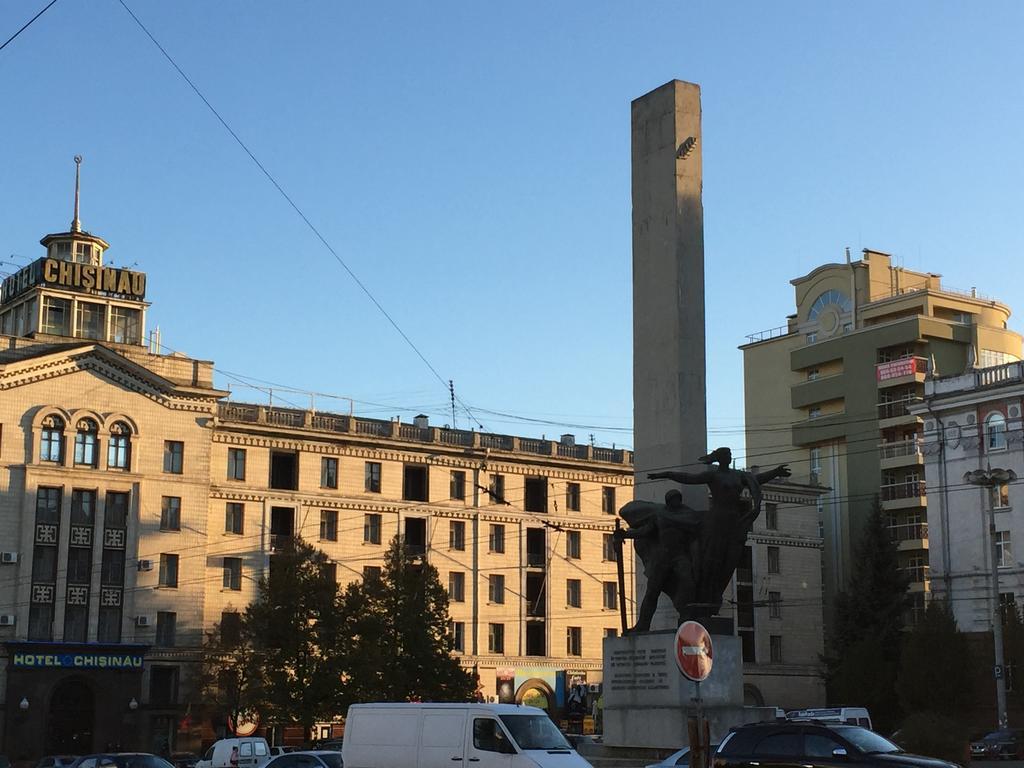 Homeservice Apartments On Stefan Cel Mare Boulevard Chisinau Exterior foto